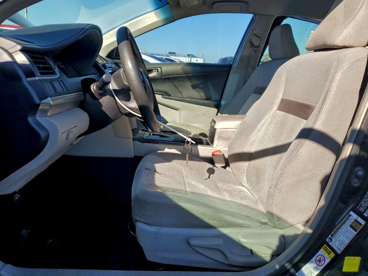 2014 TOYOTA CAMRY L photo 7