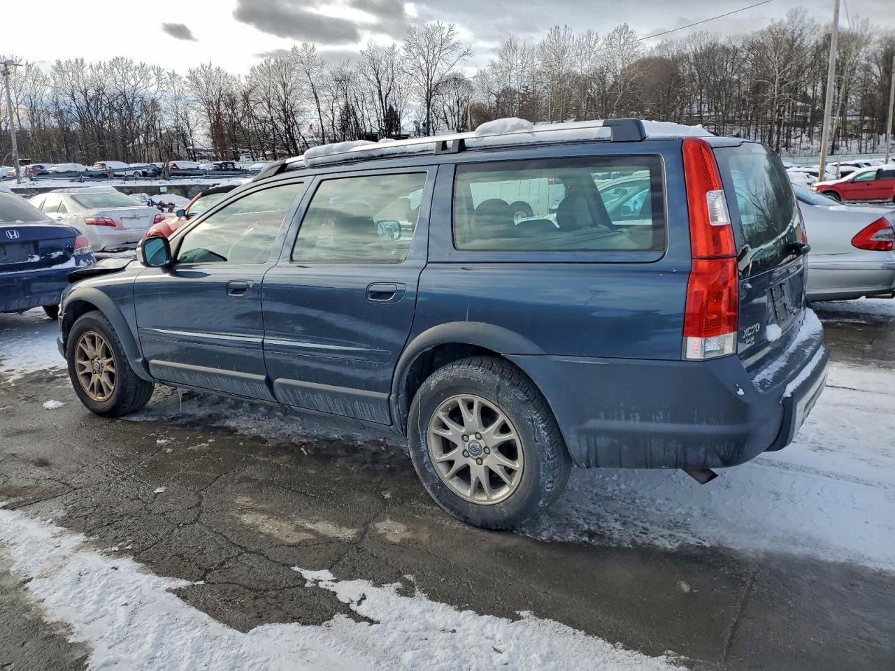 2007 VOLVO XC70 photo 2