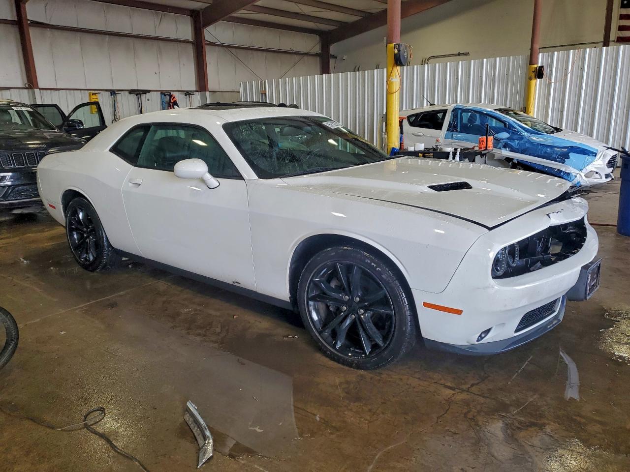 2016 DODGE CHALLENGER SXT photo 4