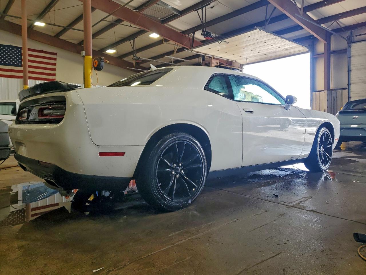 2016 DODGE CHALLENGER SXT photo 3