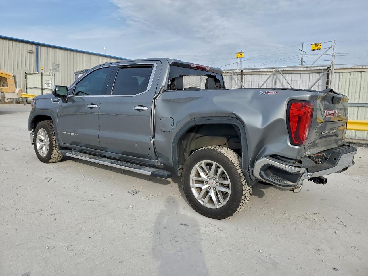 2021 GMC SIERRA K1500 SLT photo 2