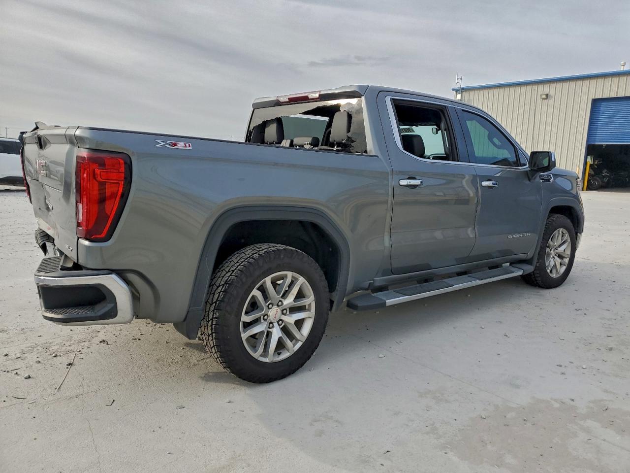 2021 GMC SIERRA K1500 SLT photo 3