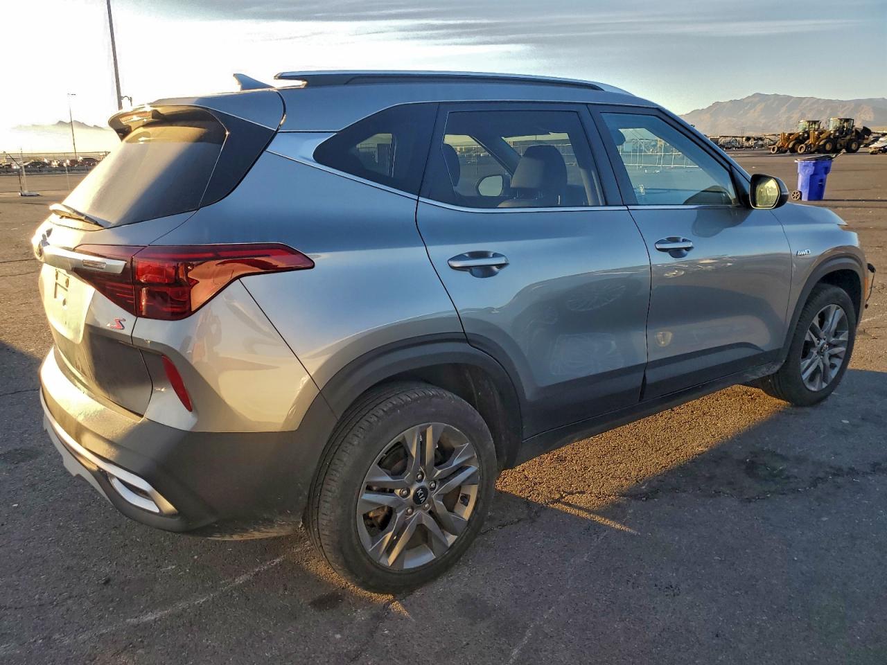 2021 KIA SELTOS S photo 3