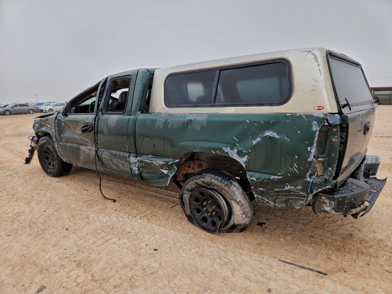 2004 CHEVROLET SILVERADO C1500 photo 2