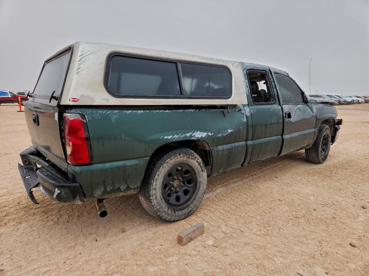 2004 CHEVROLET SILVERADO C1500 photo 3