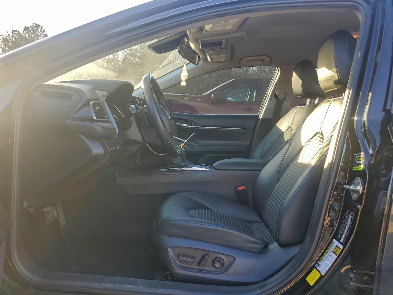 2020 TOYOTA CAMRY SE photo 7