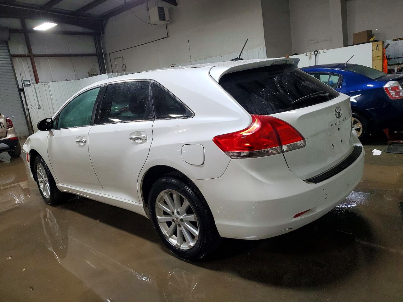 2009 TOYOTA VENZA photo 2