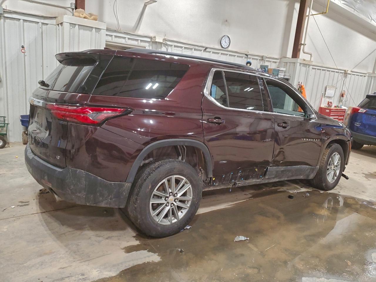 2023 CHEVROLET TRAVERSE LT photo 3