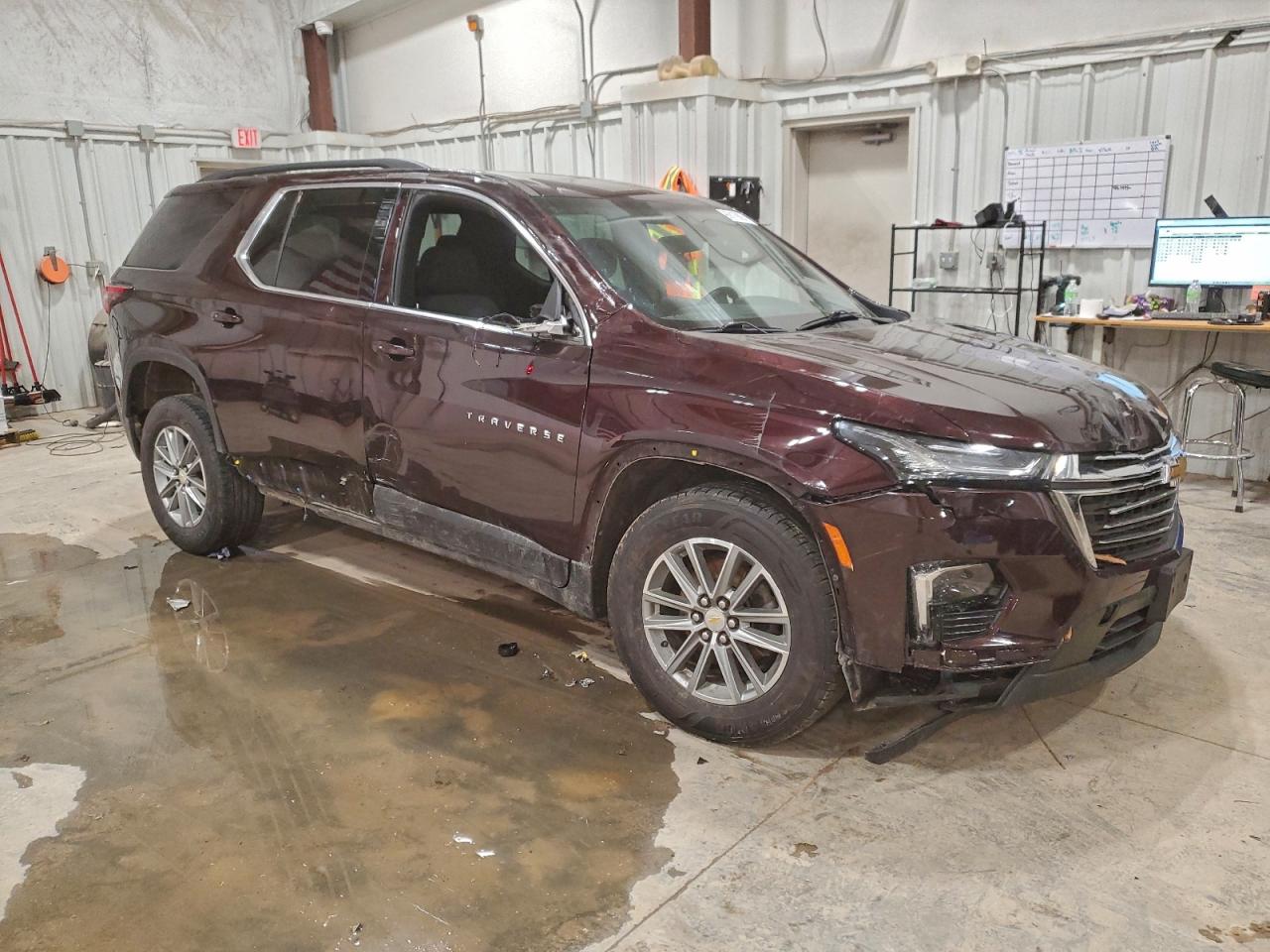 2023 CHEVROLET TRAVERSE LT photo 4