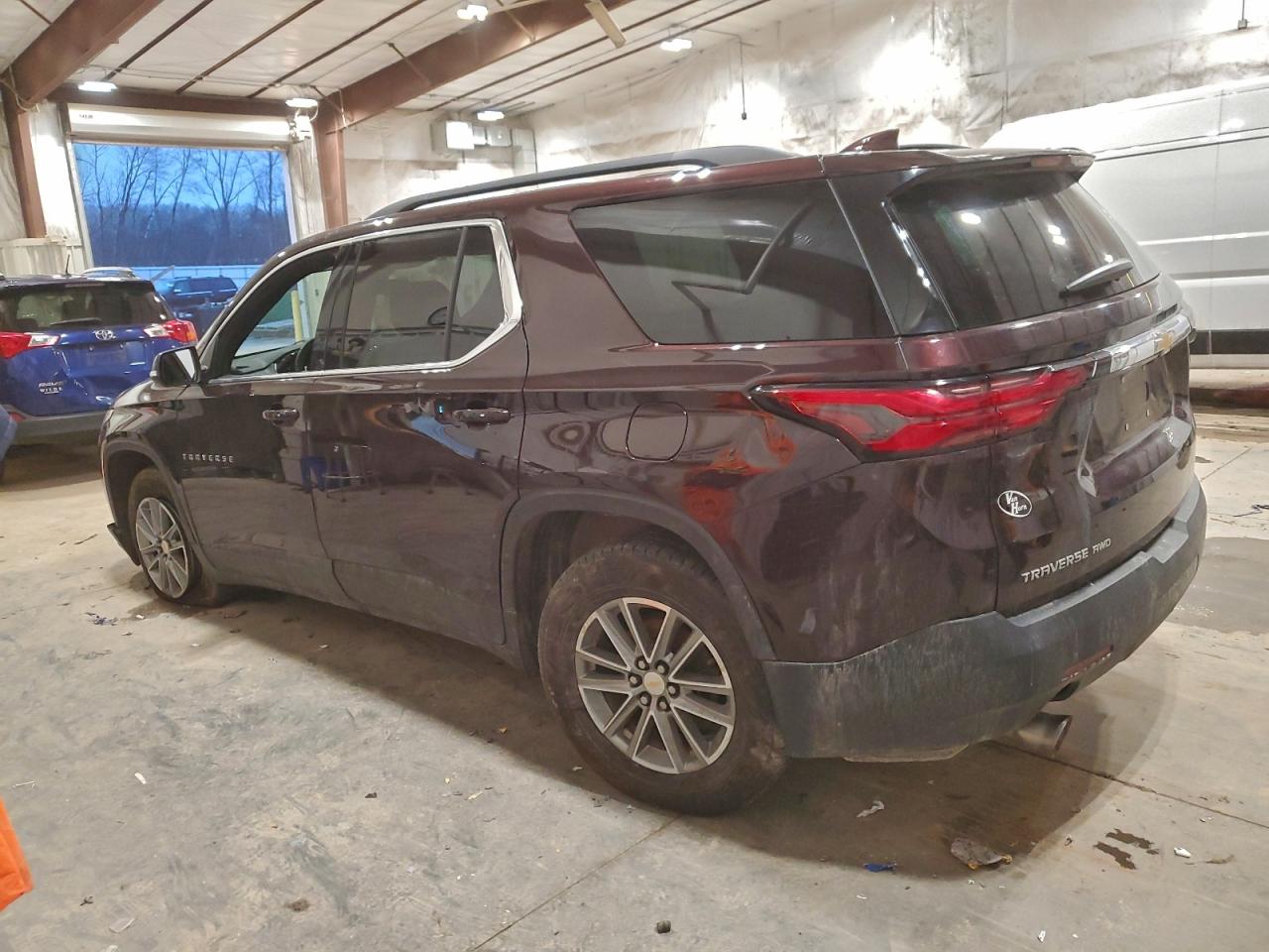 2023 CHEVROLET TRAVERSE LT photo 2