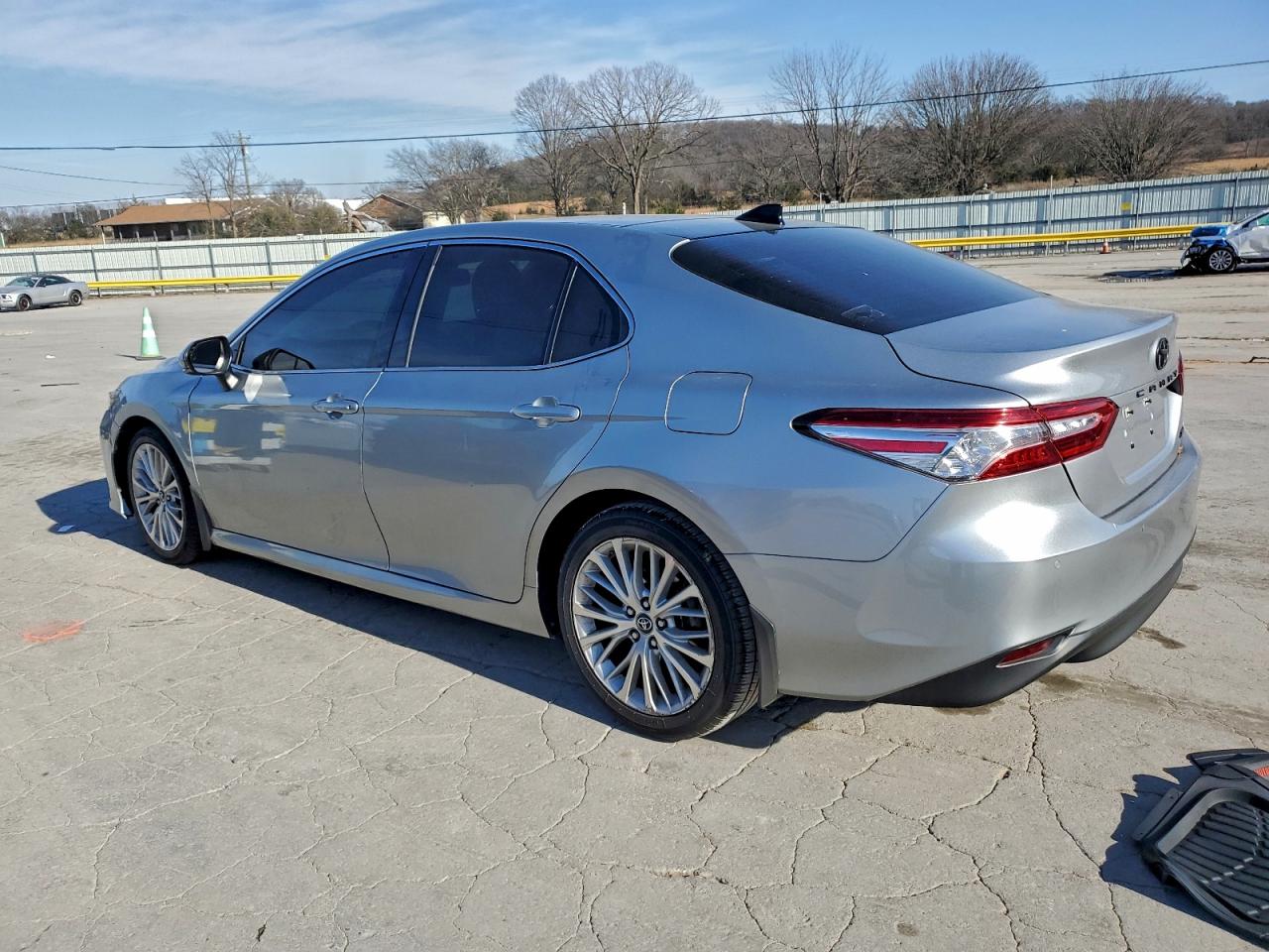 2018 TOYOTA CAMRY L photo 2