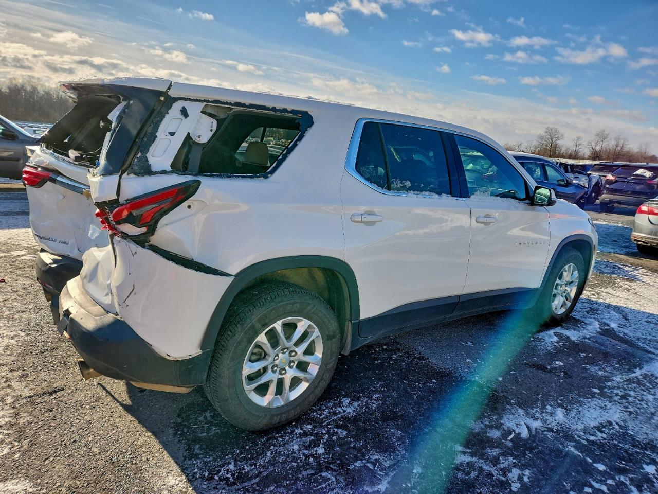 2023 CHEVROLET TRAVERSE LS photo 3