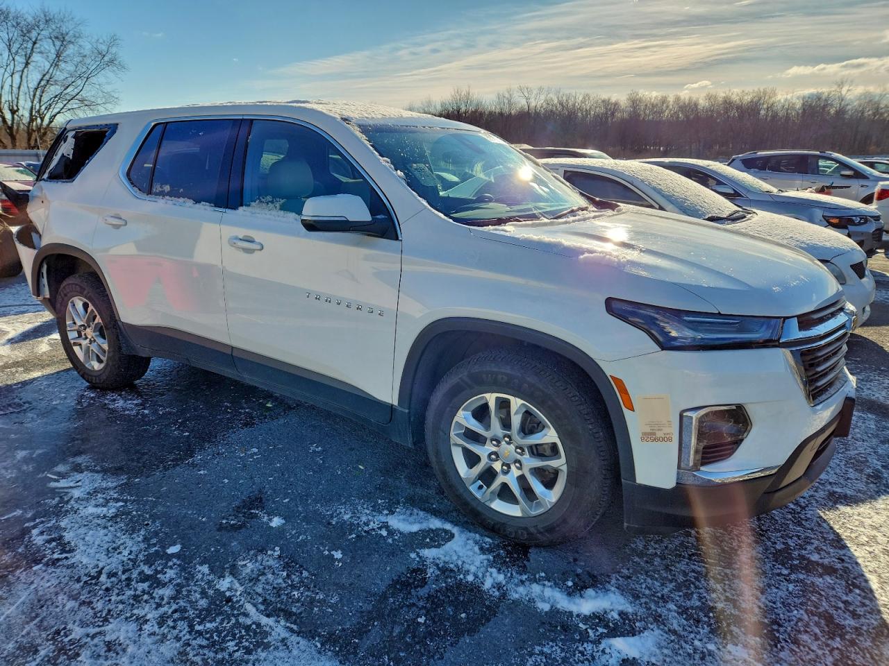 2023 CHEVROLET TRAVERSE LS photo 4