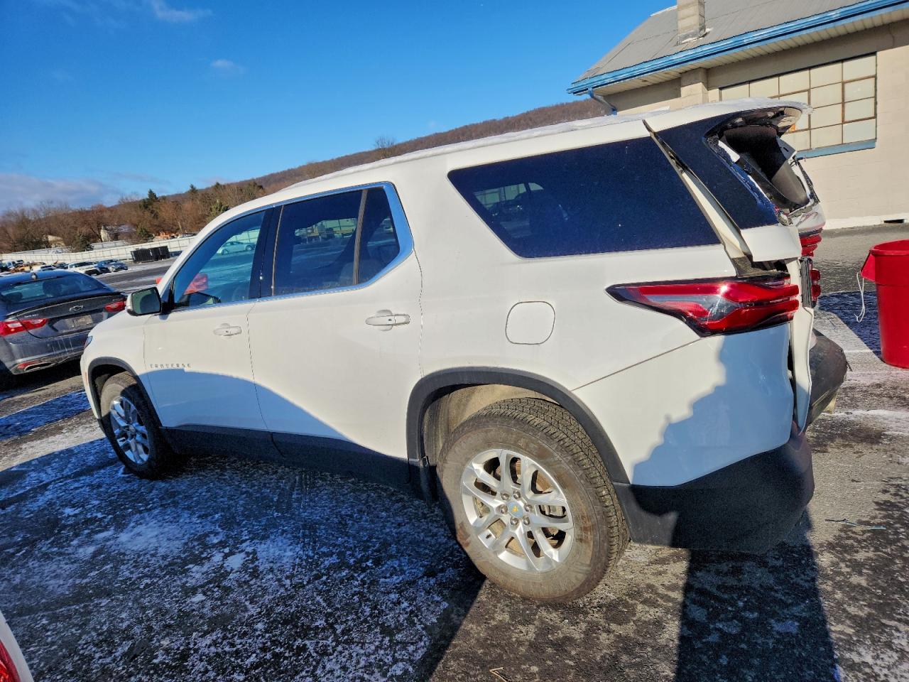 2023 CHEVROLET TRAVERSE LS photo 2