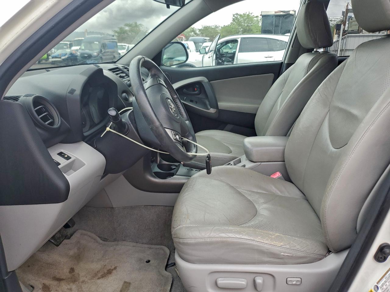 2011 TOYOTA RAV4 LIMITED photo 7
