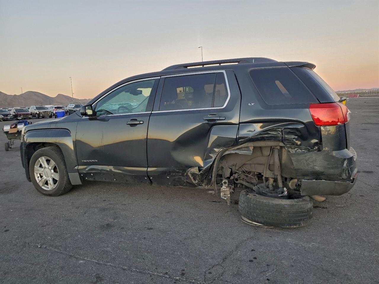 2013 GMC TERRAIN SLT photo 2