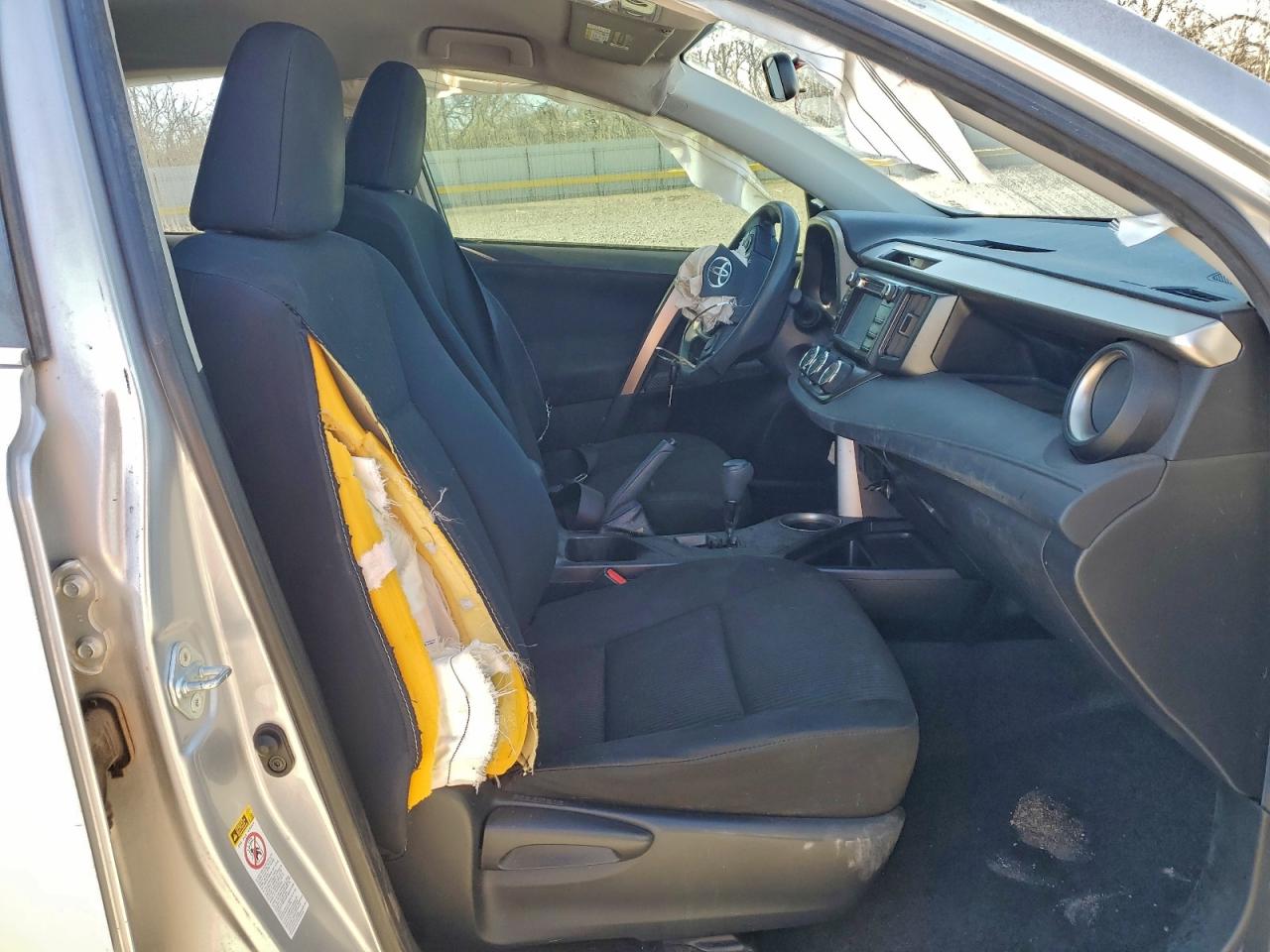 2015 TOYOTA RAV4 LE photo 7