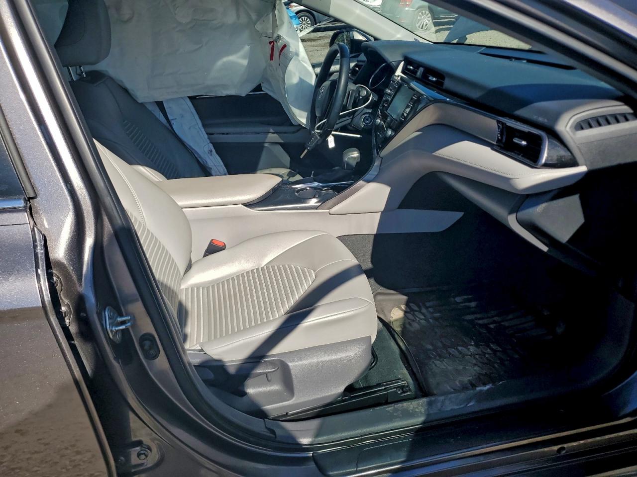 2020 TOYOTA CAMRY SE photo 7