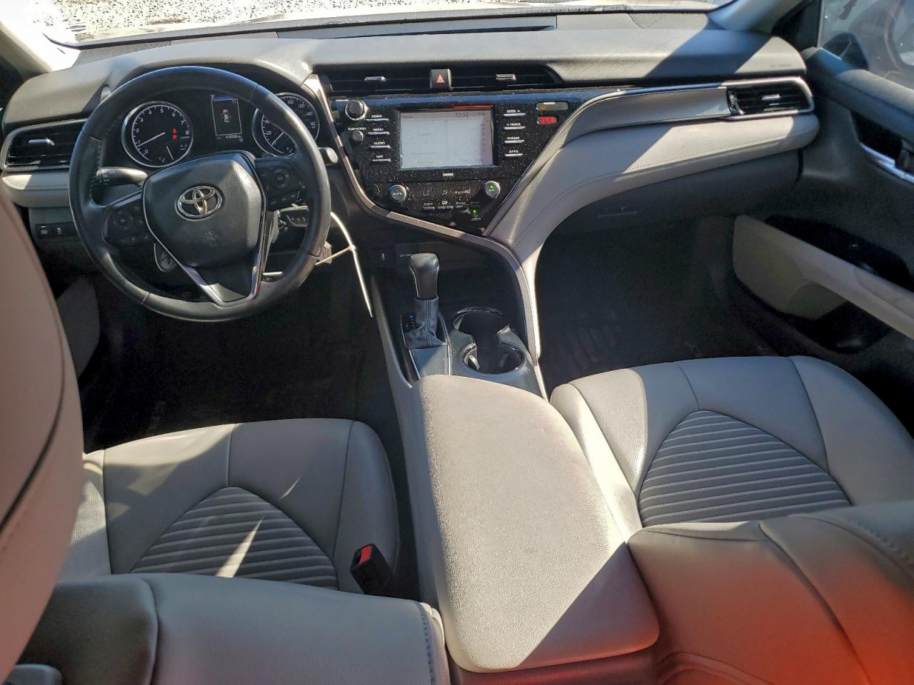 2020 TOYOTA CAMRY SE photo 8