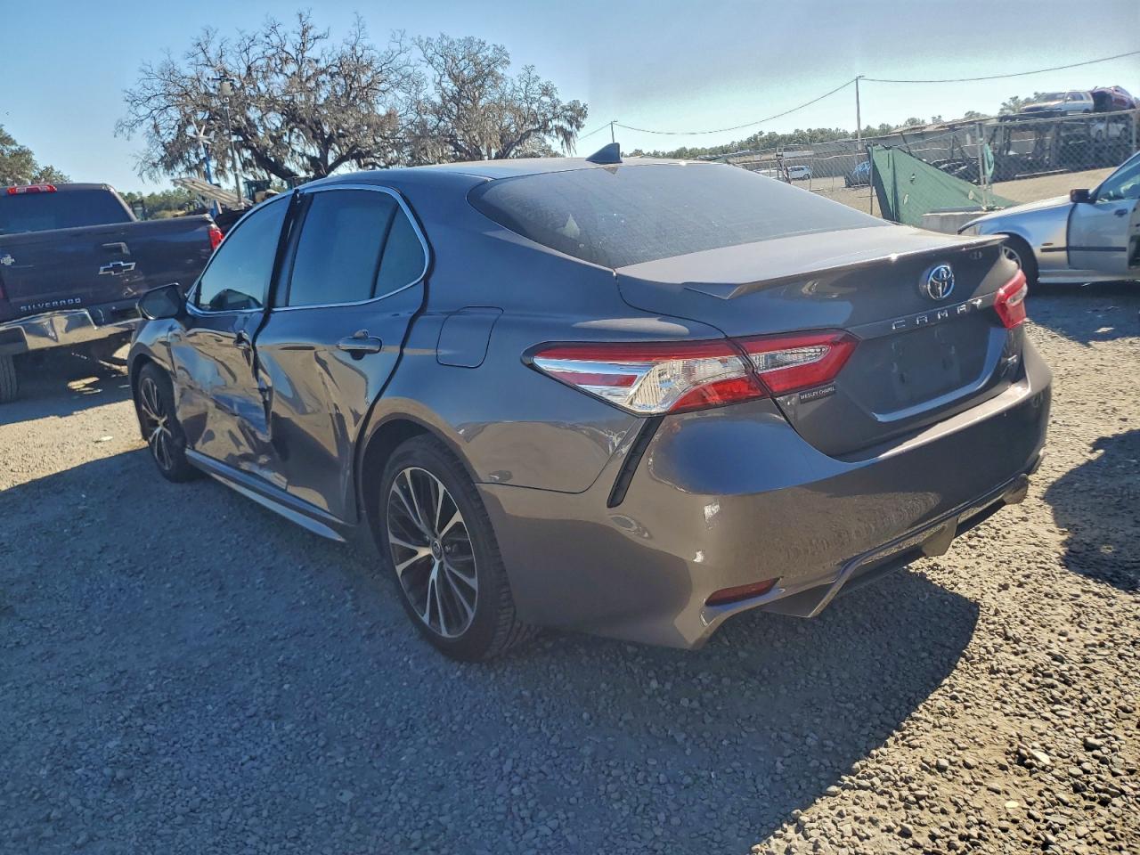 2020 TOYOTA CAMRY SE photo 2