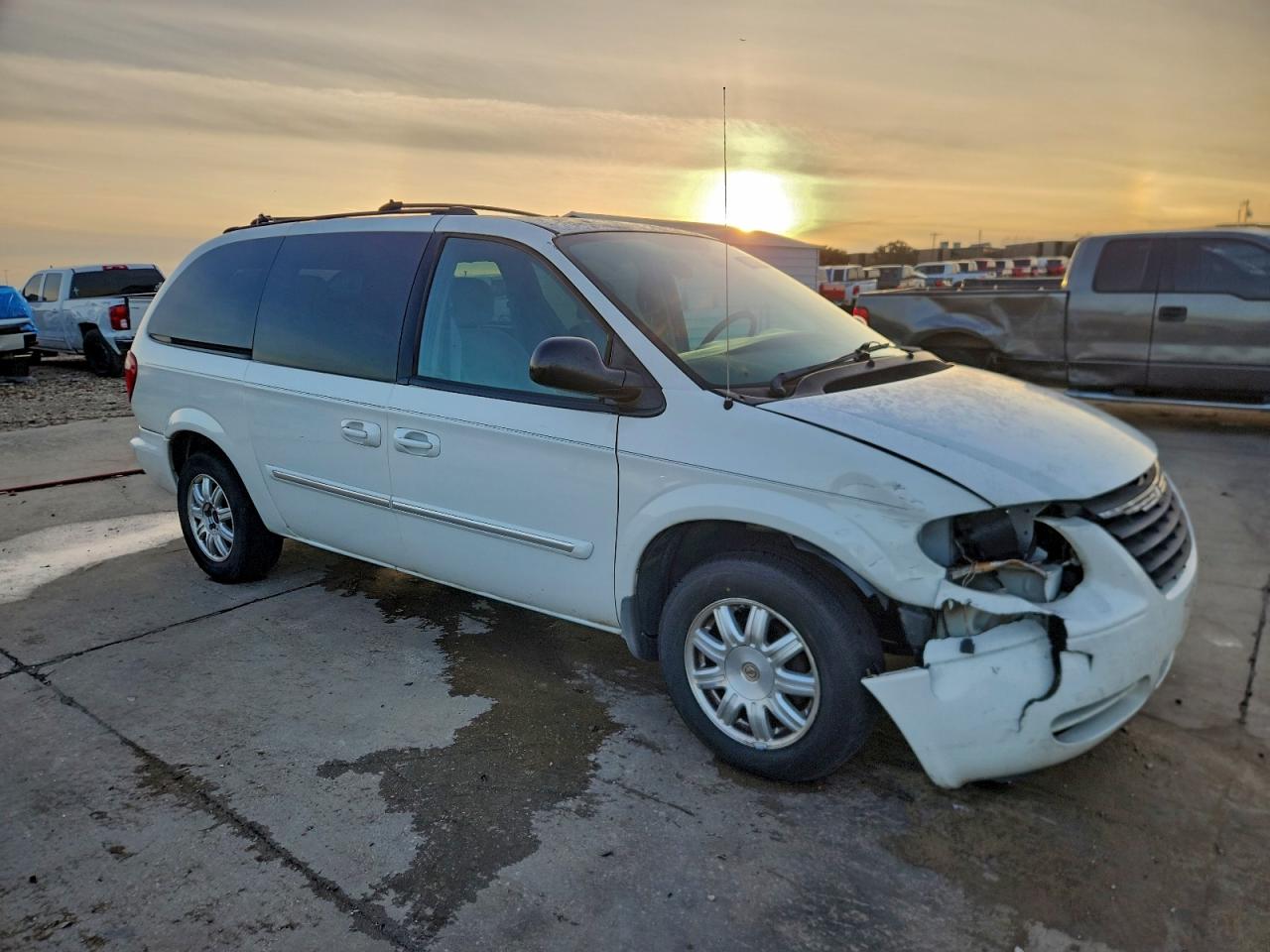 2005 CHRYSLER TOWN & COUNTRY TOURING photo 4