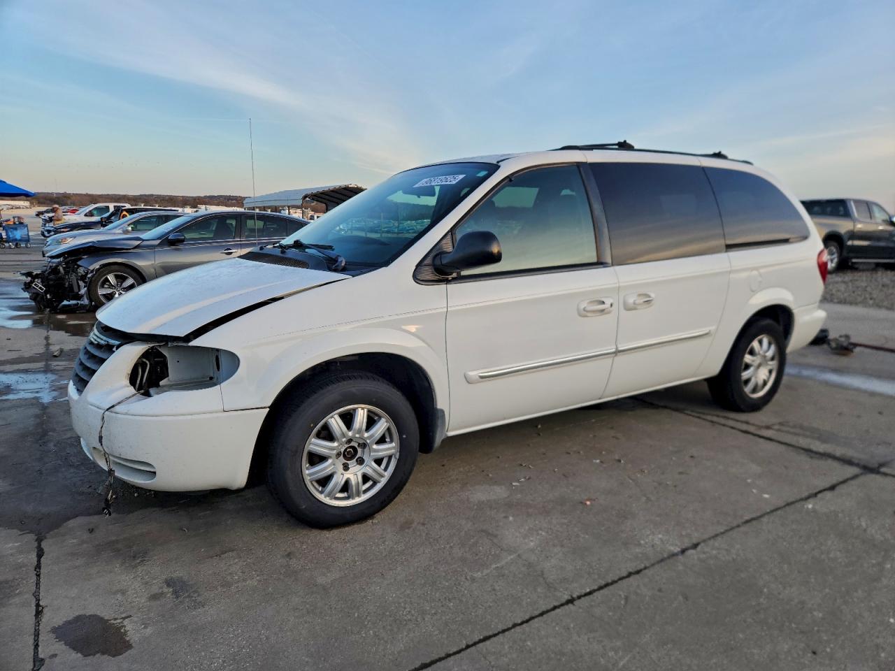 2005 CHRYSLER TOWN & COUNTRY