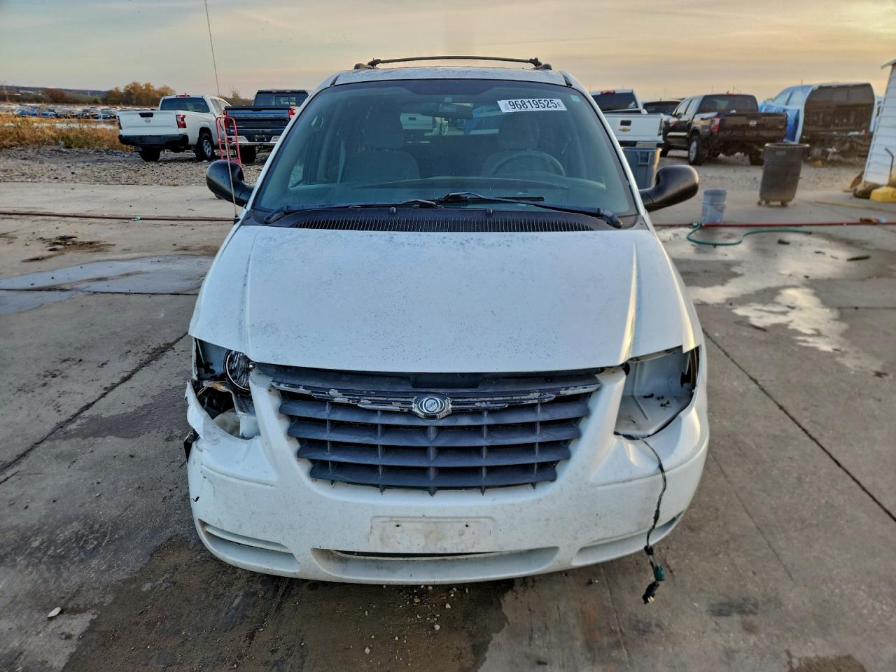 2005 CHRYSLER TOWN & COUNTRY TOURING photo 5