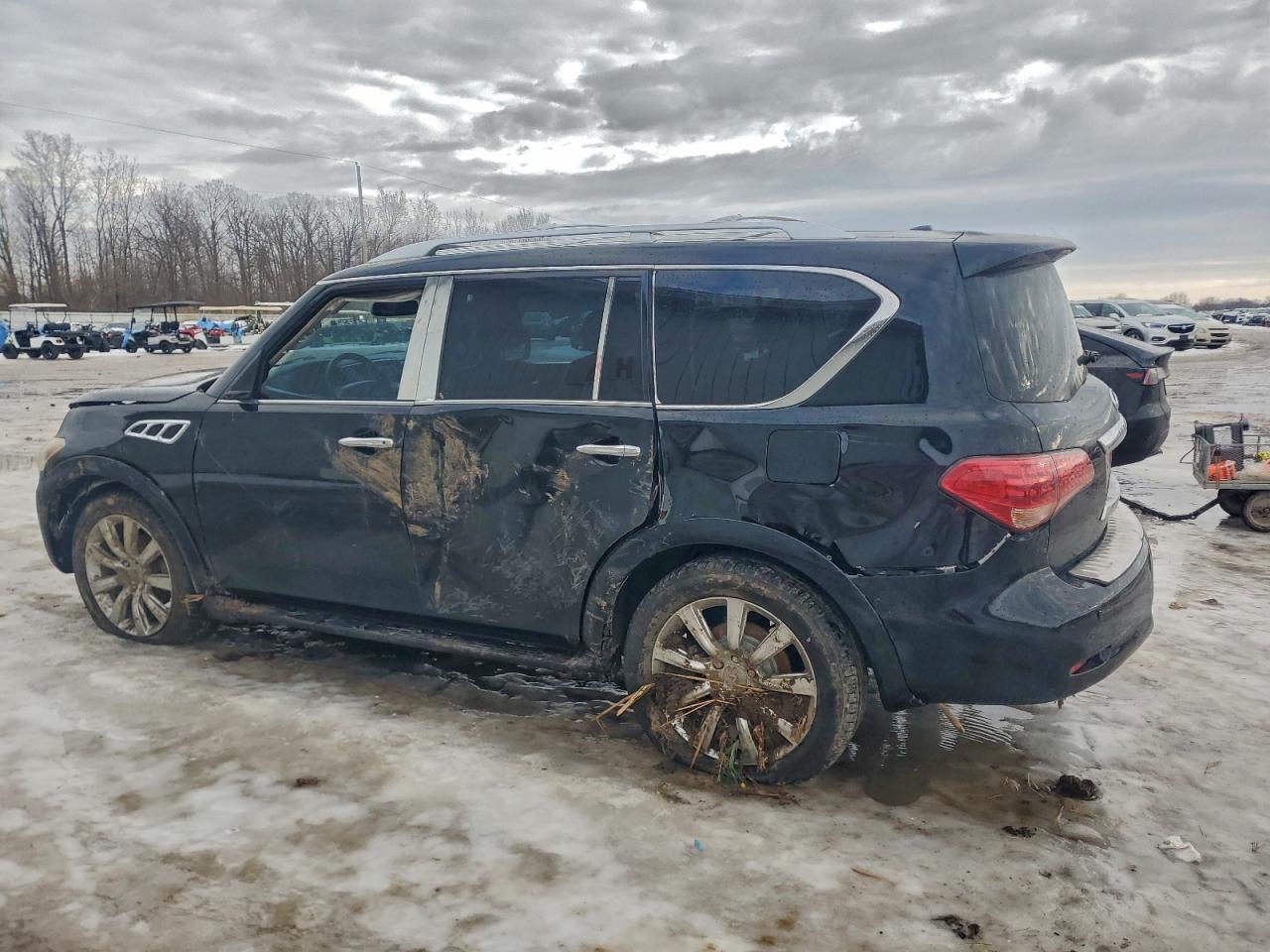 2013 INFINITI QX56 photo 2