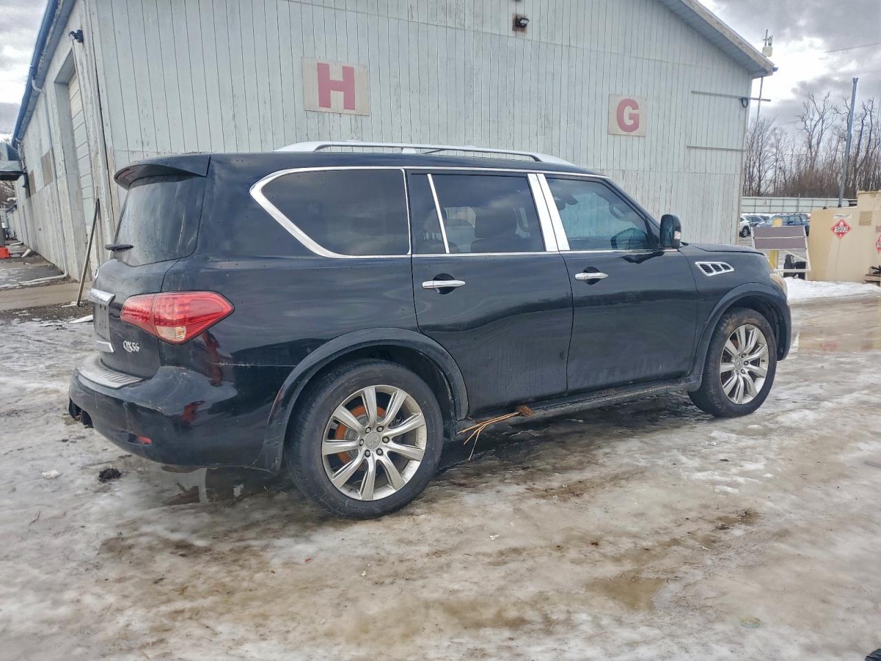 2013 INFINITI QX56 photo 3