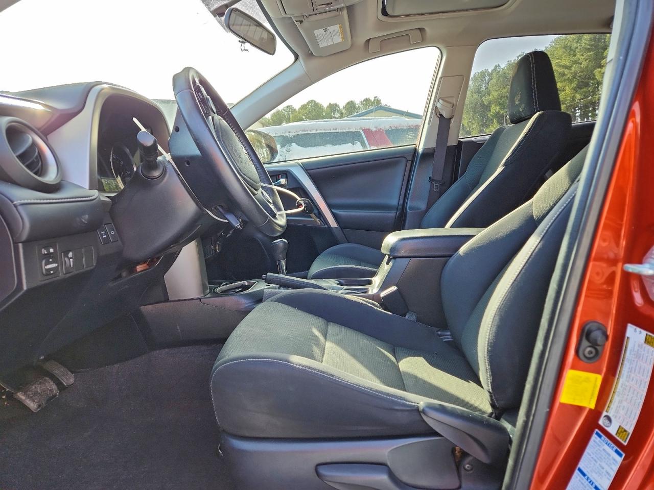 2016 TOYOTA RAV4 XLE photo 7
