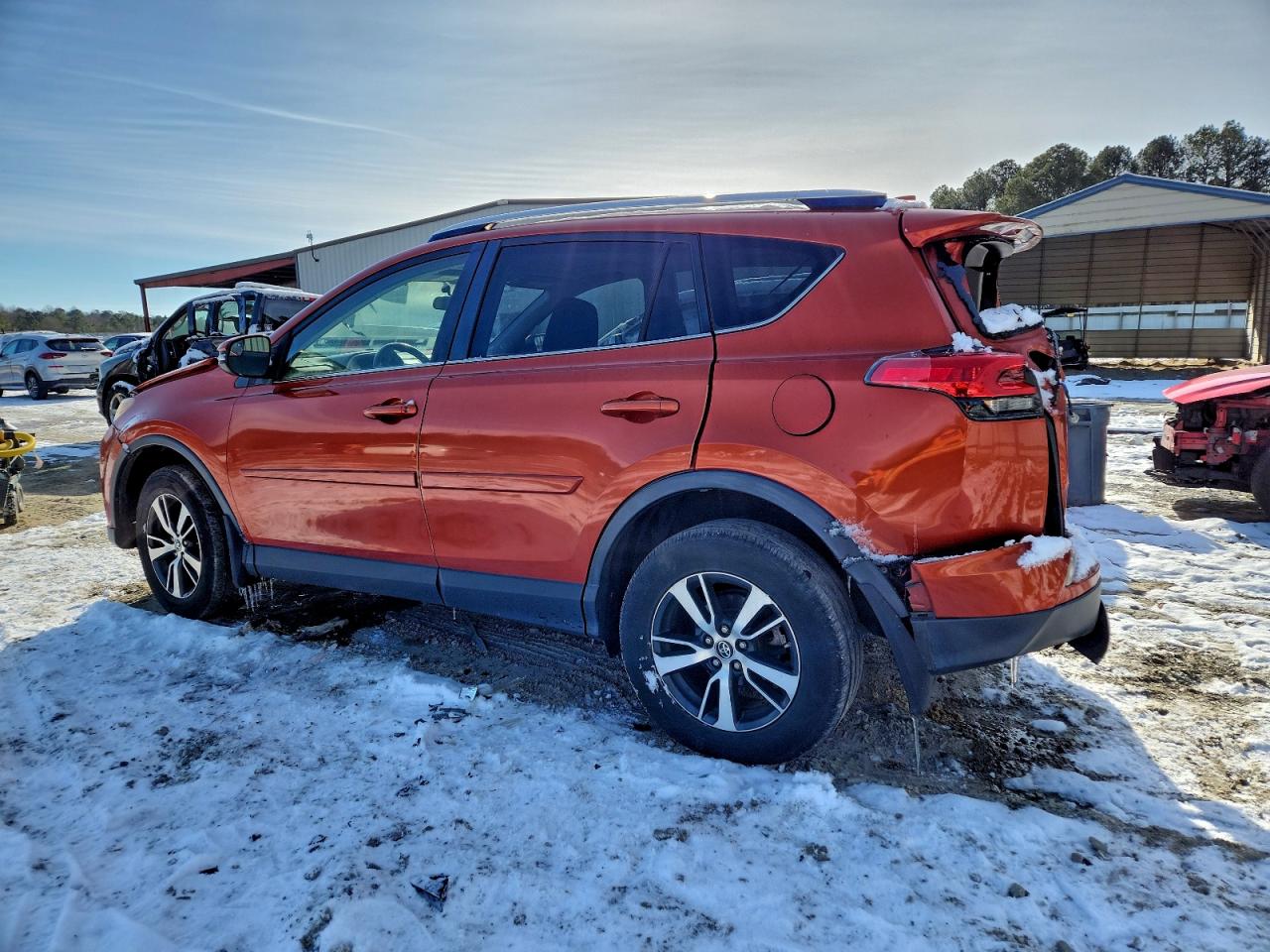 2016 TOYOTA RAV4 XLE photo 2