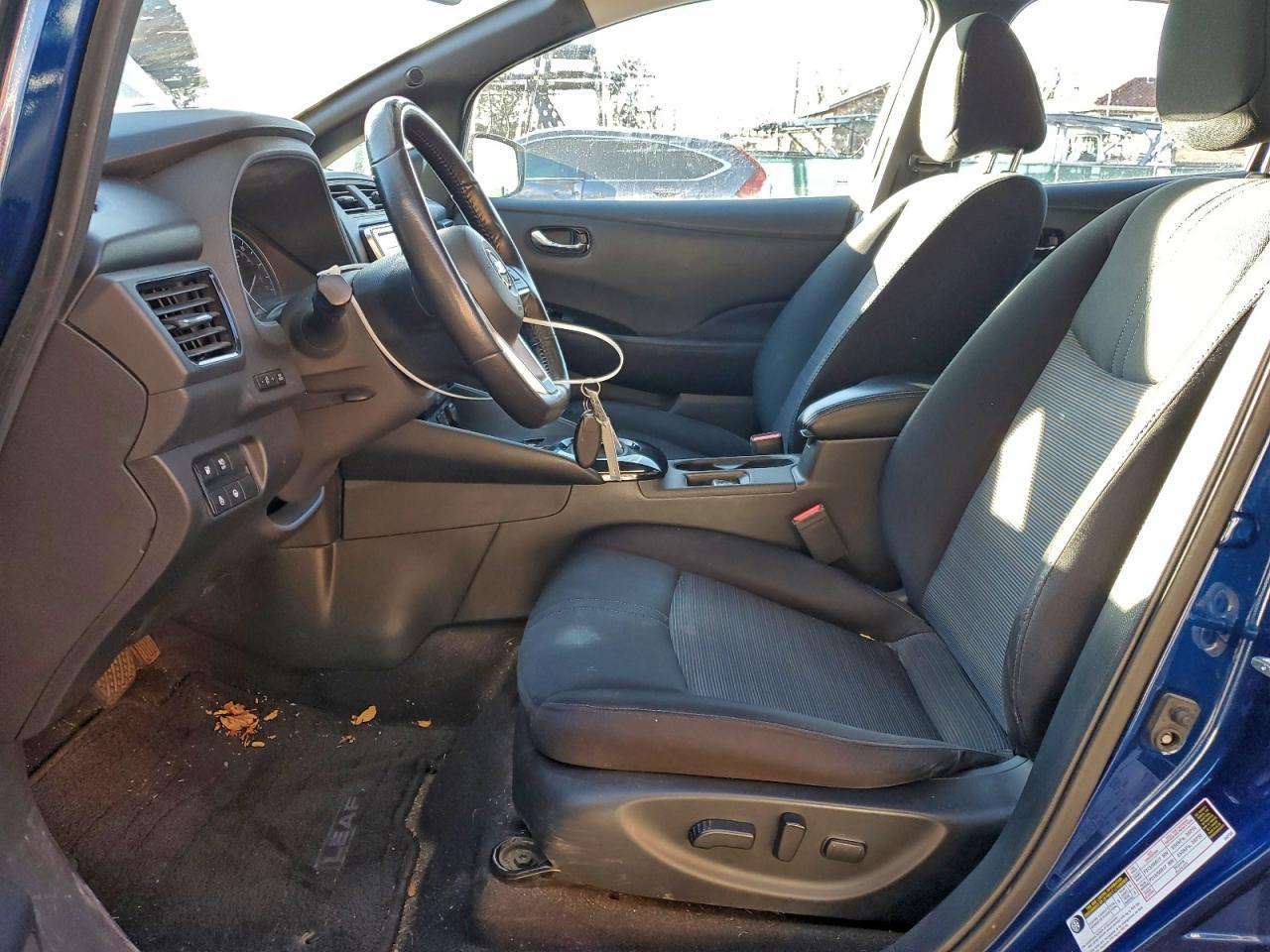 2019 NISSAN LEAF S photo 7