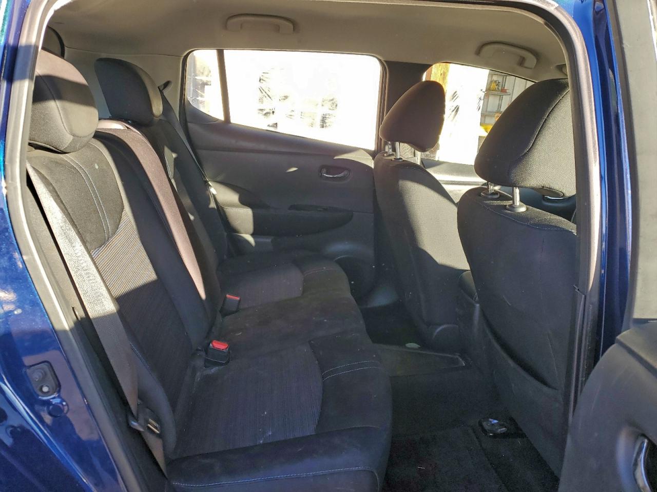 2019 NISSAN LEAF S photo 10