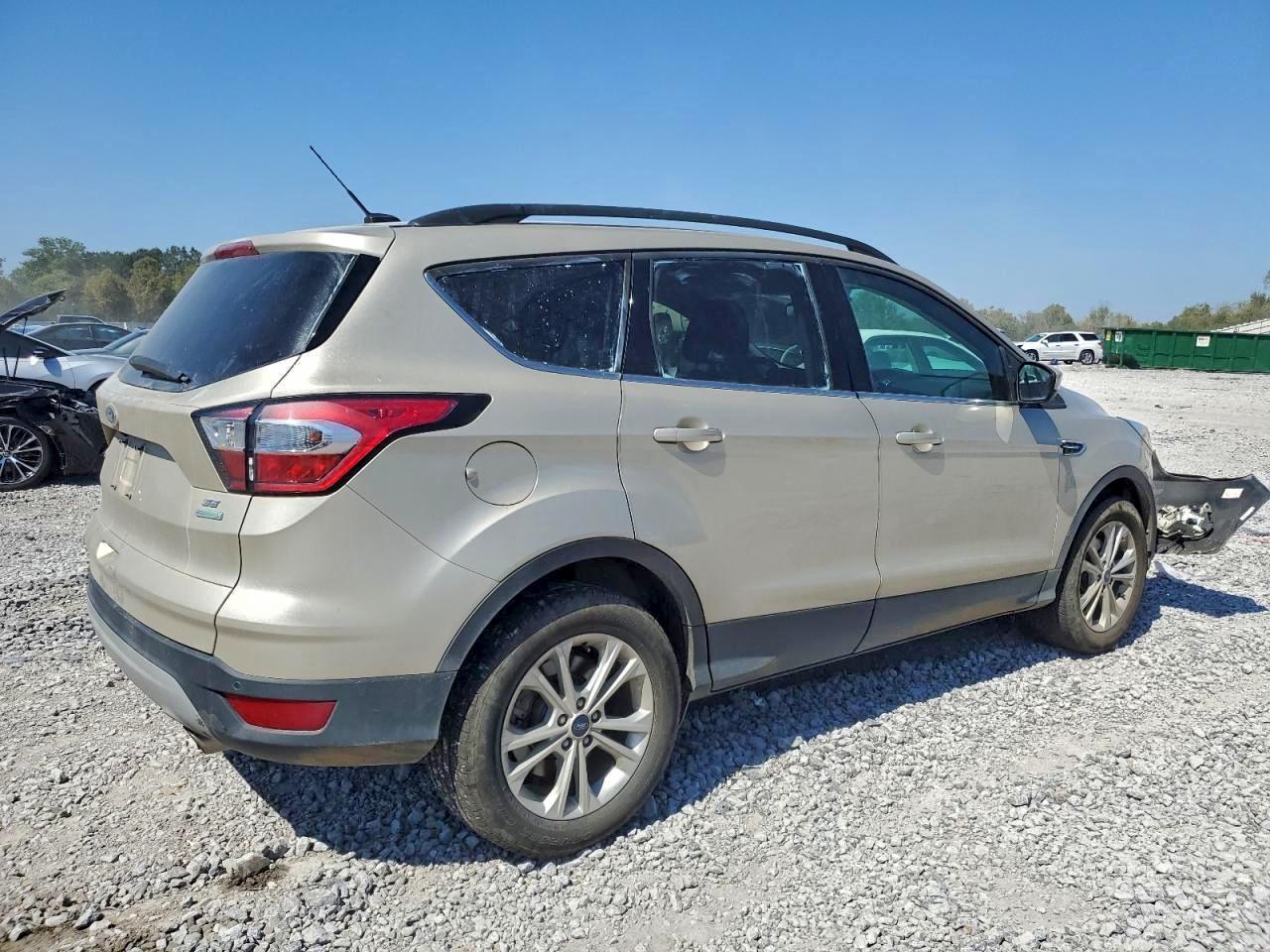 2017 FORD ESCAPE SE photo 3