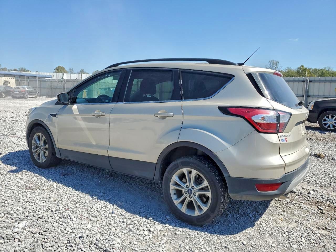 2017 FORD ESCAPE SE photo 2
