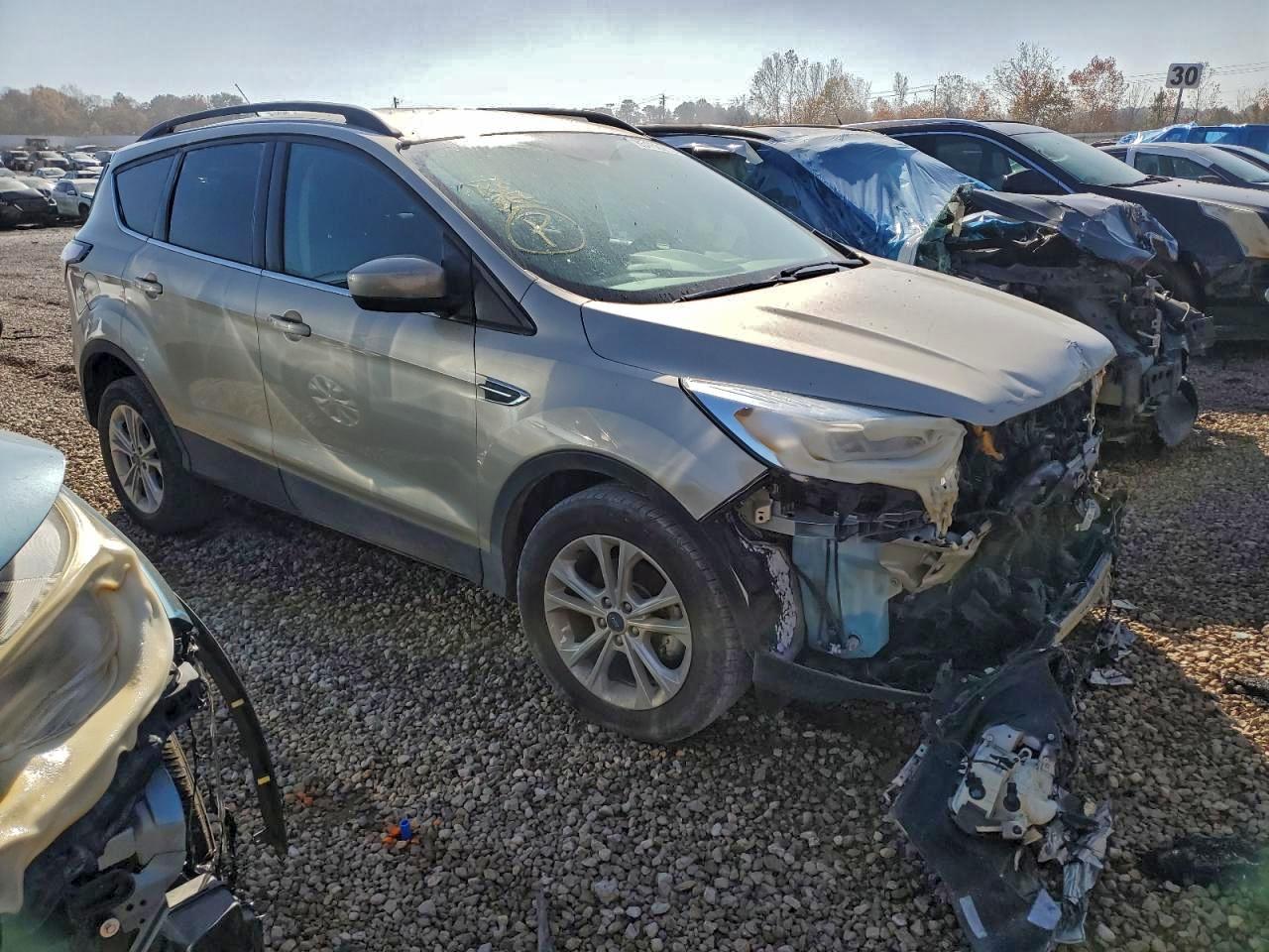 2017 FORD ESCAPE SE photo 4