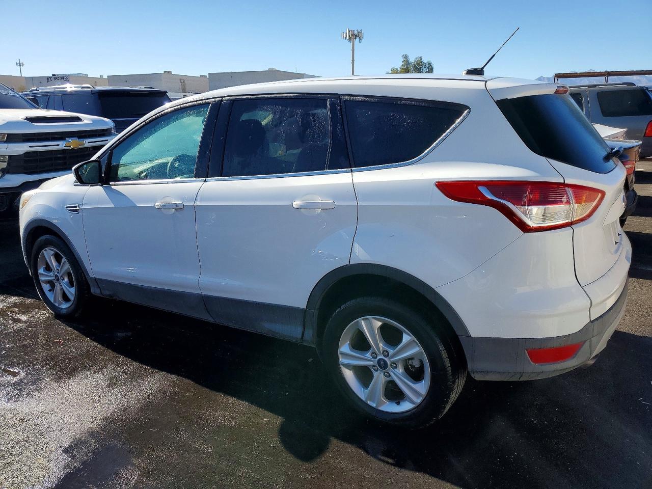 2016 FORD ESCAPE SE photo 2