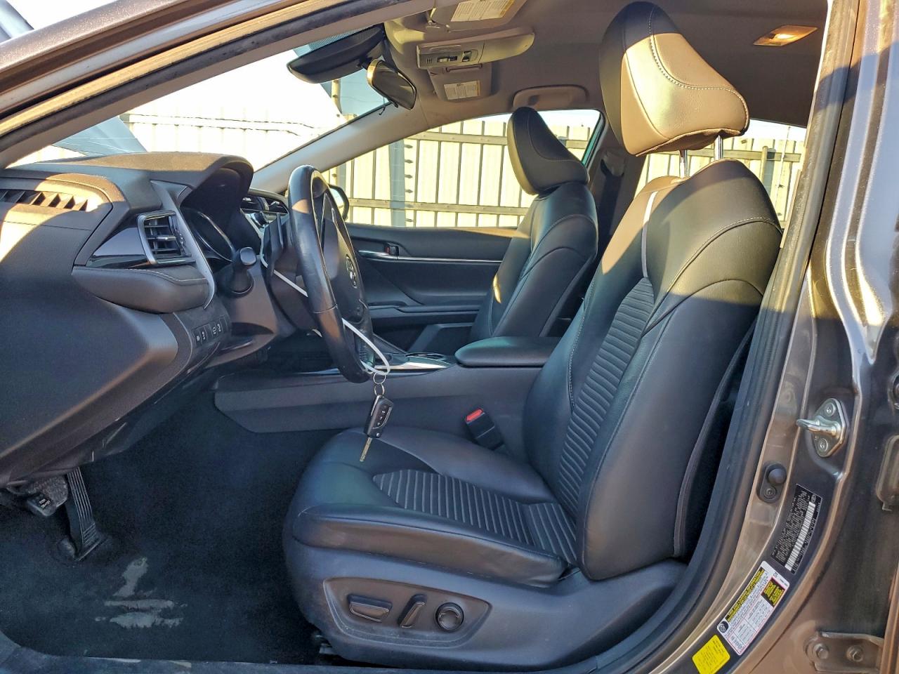 2020 TOYOTA CAMRY SE photo 7