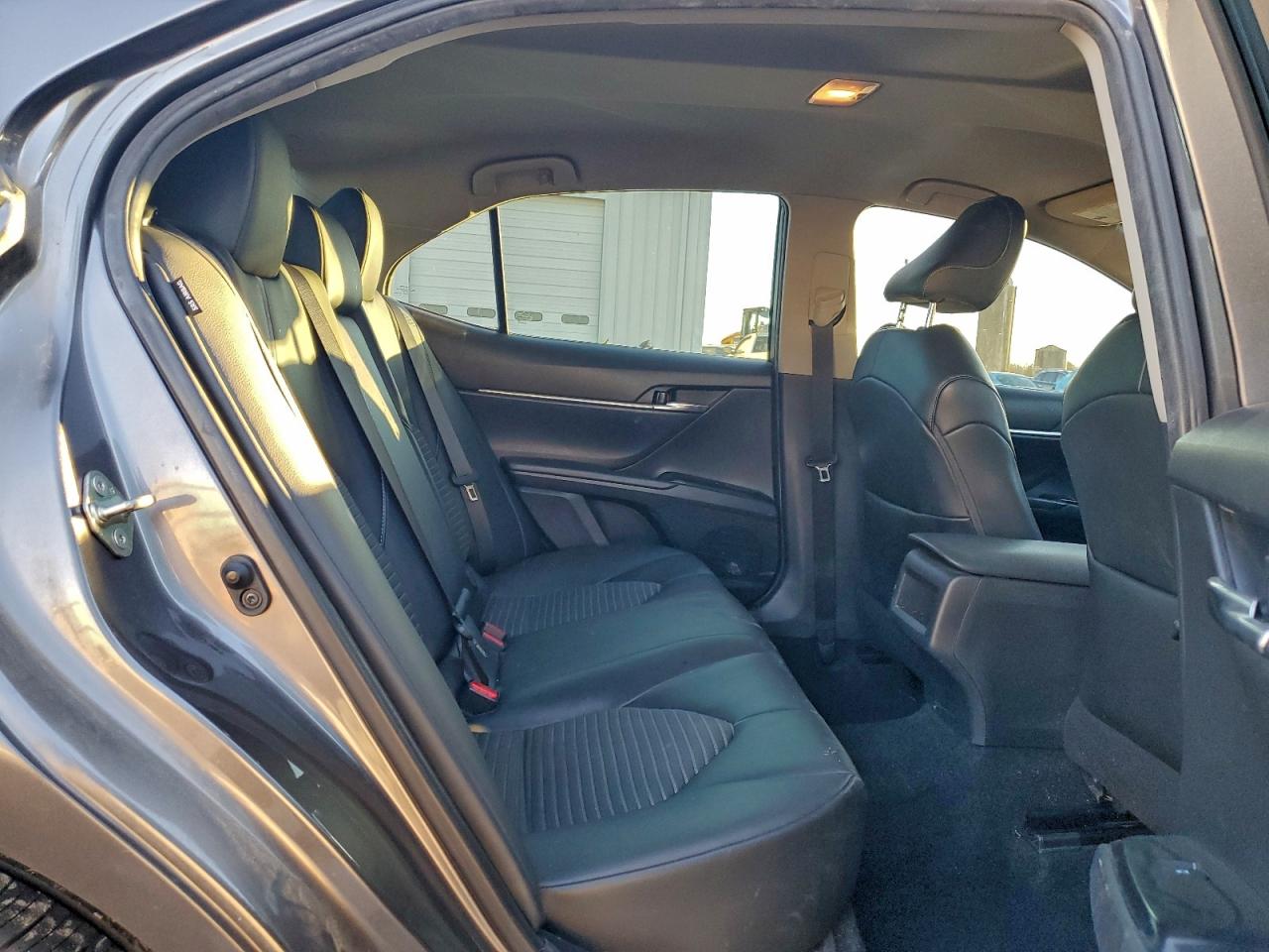 2020 TOYOTA CAMRY SE photo 10