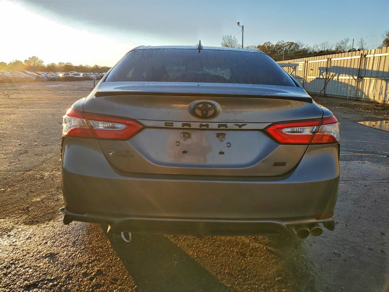 2020 TOYOTA CAMRY SE photo 6