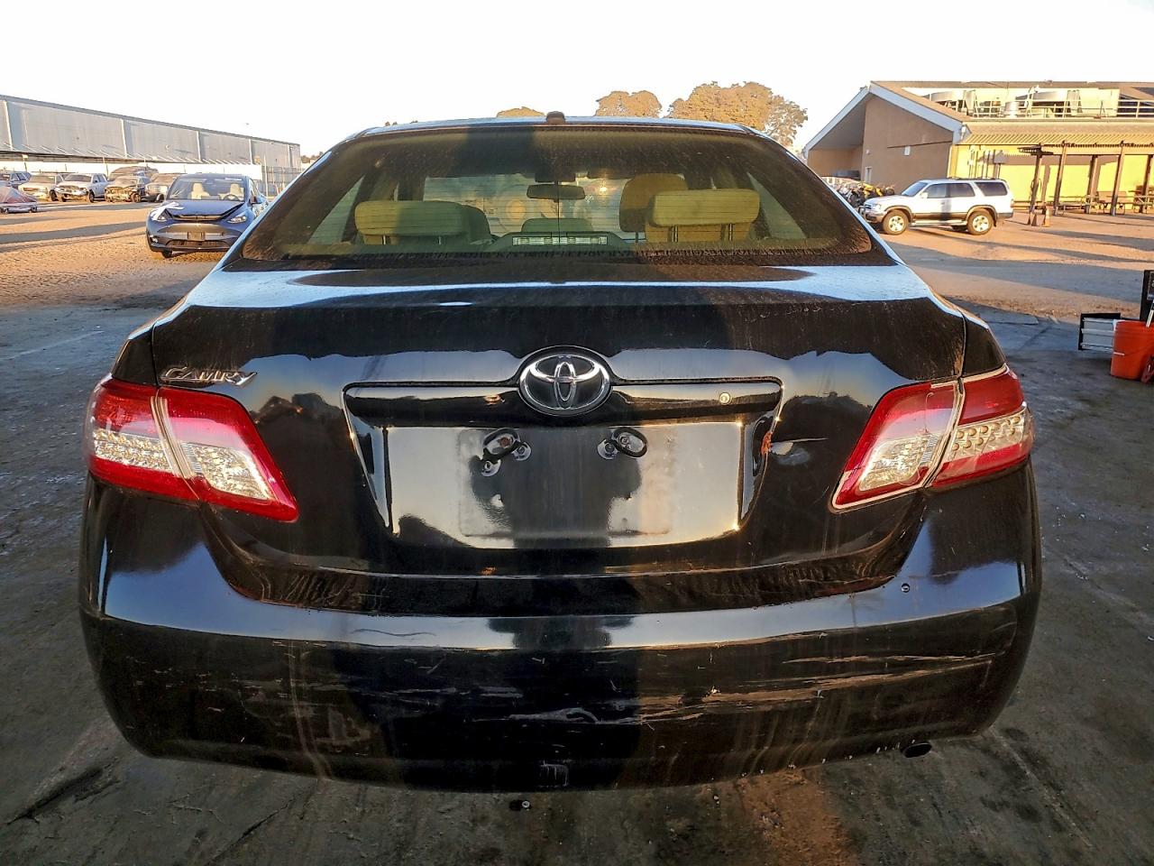 2011 TOYOTA CAMRY BASE photo 6
