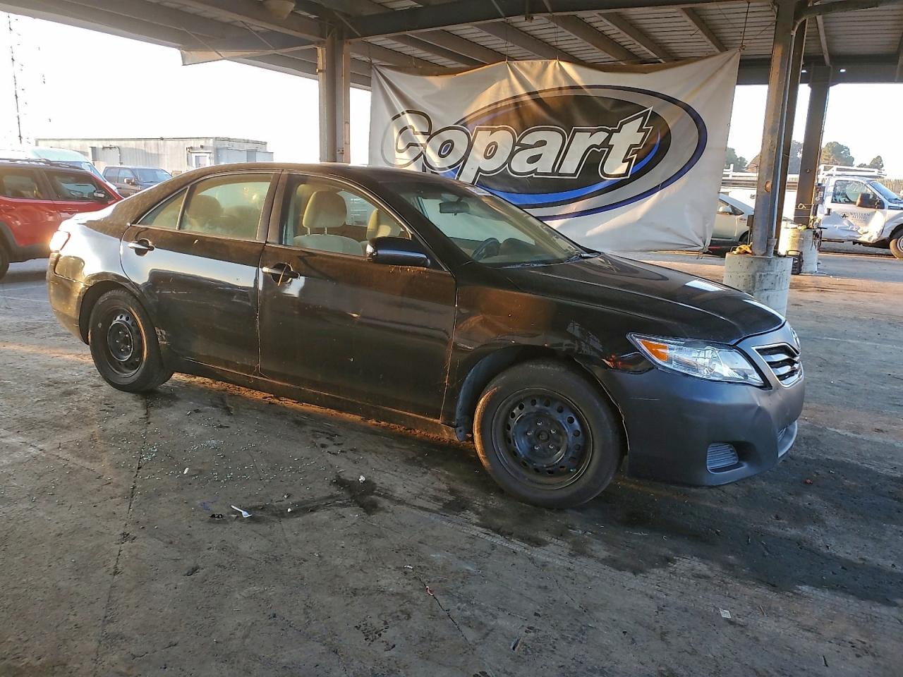 2011 TOYOTA CAMRY BASE photo 4