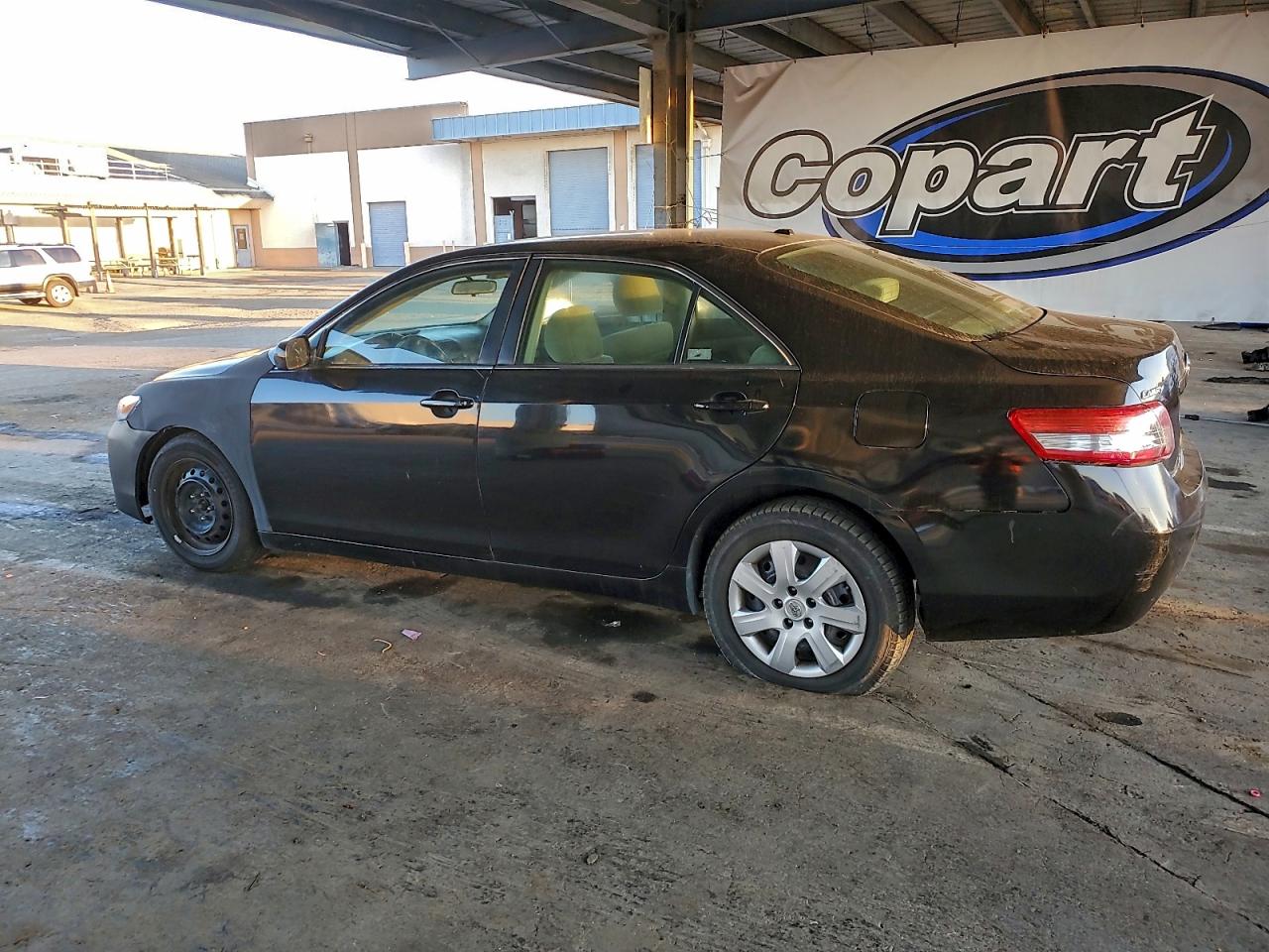 2011 TOYOTA CAMRY BASE photo 2