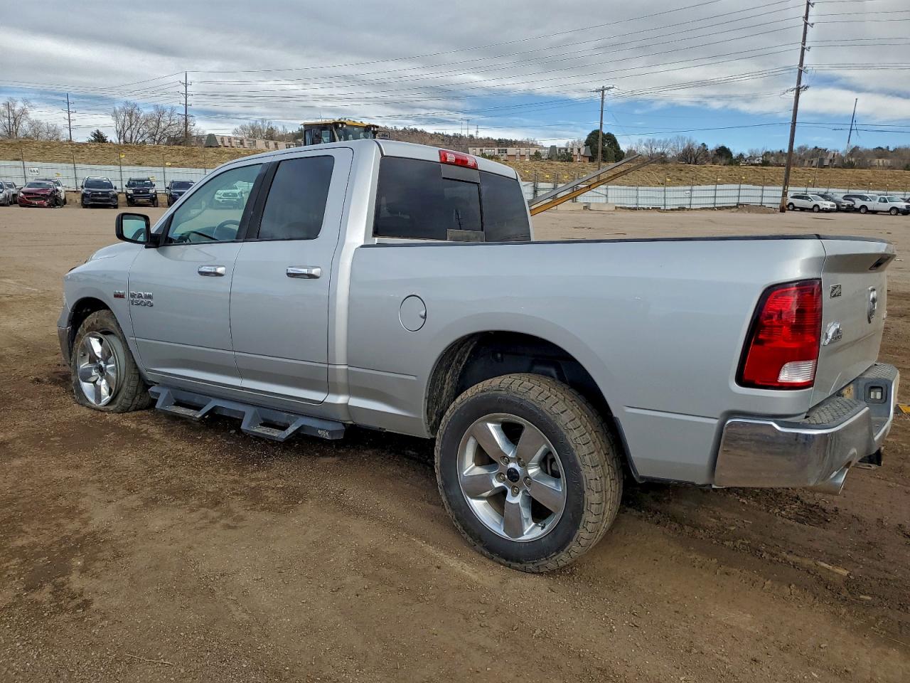 2016 RAM 1500 SLT photo 2