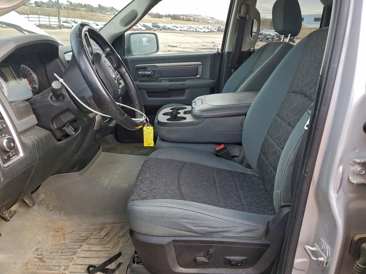2016 RAM 1500 SLT photo 7