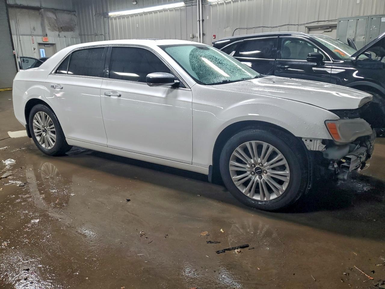 2013 CHRYSLER 300C photo 4