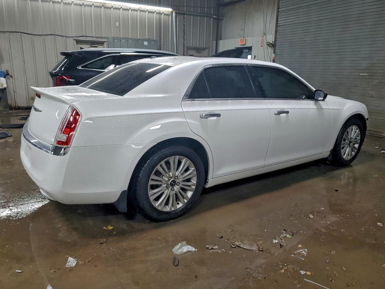 2013 CHRYSLER 300C photo 3