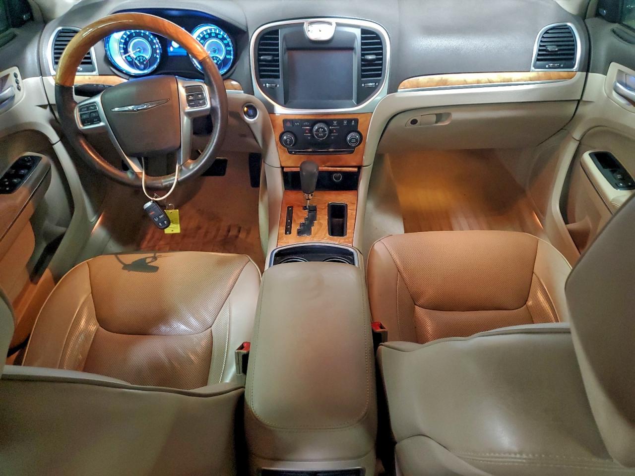 2013 CHRYSLER 300C photo 8