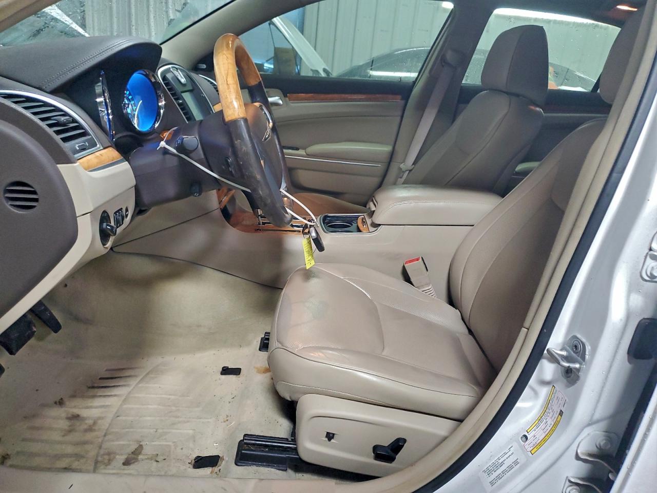 2013 CHRYSLER 300C photo 7