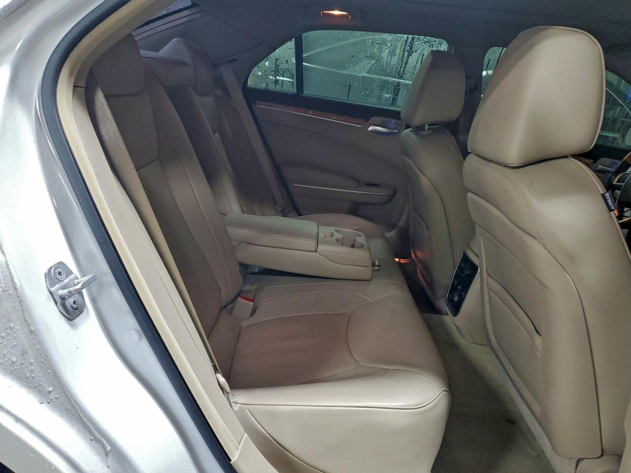 2013 CHRYSLER 300C photo 10